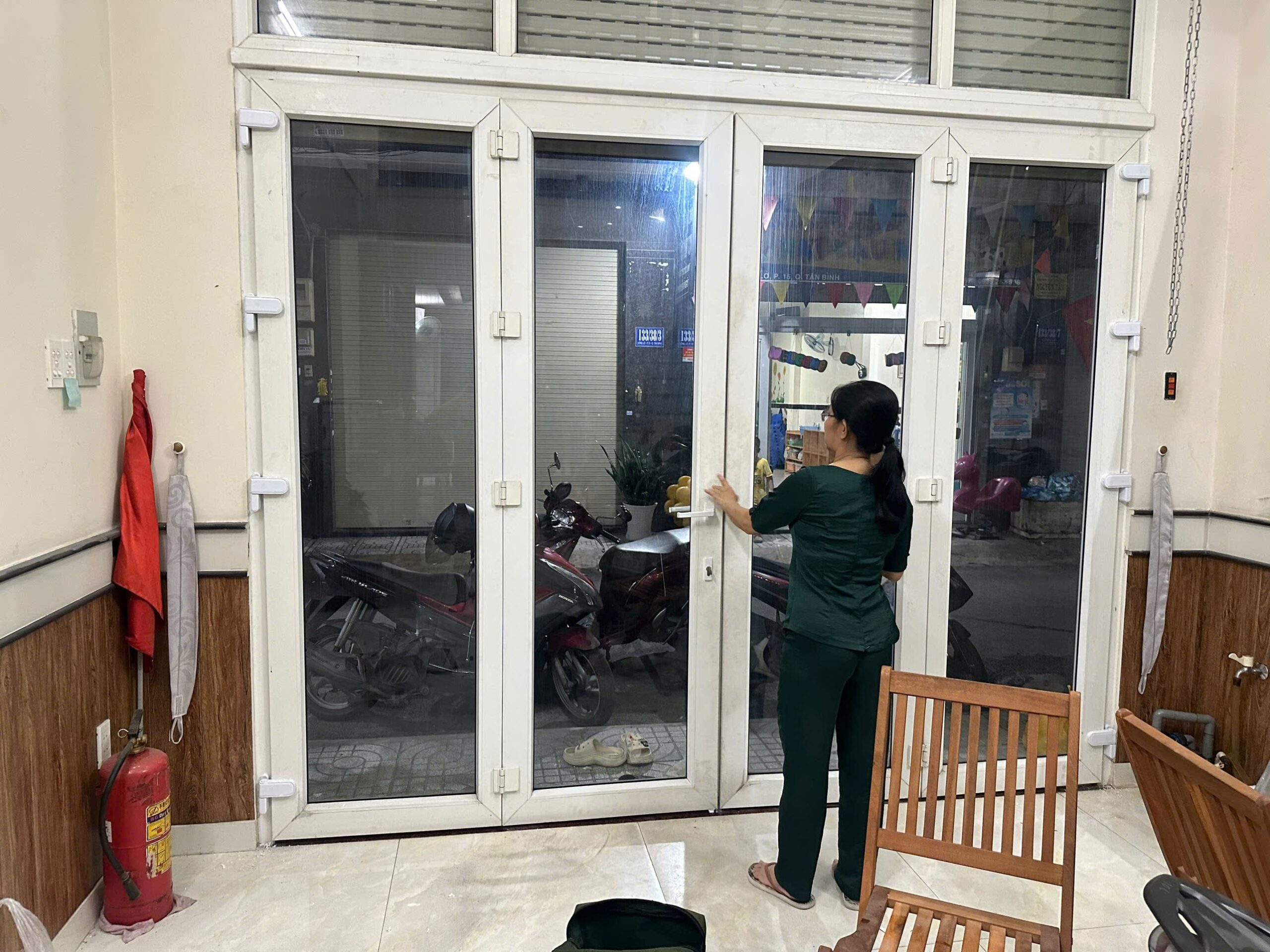 sửa cửa nhựa lõi thép